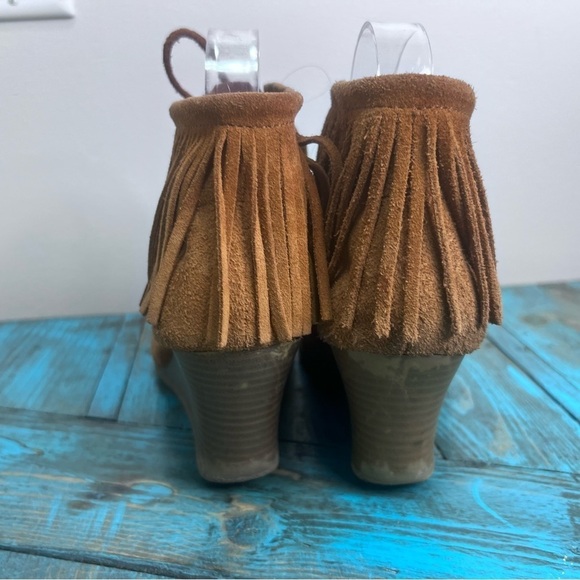 Minnetonka Tan Leather Suede Wedge Shoes Fringe Size 6 Southwestern Rodeo Boho - Picture 6 of 13